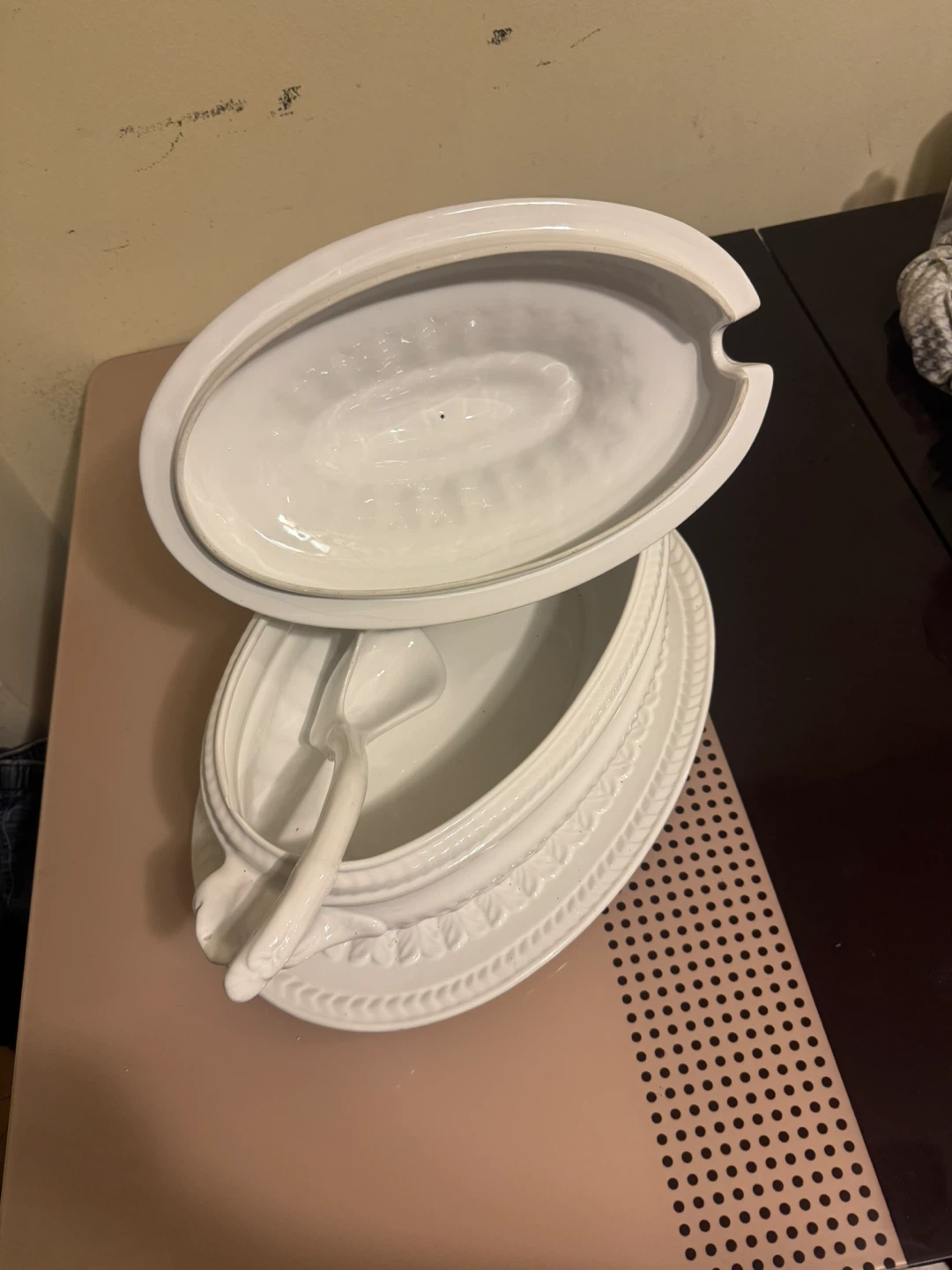 White Ceramic Tureen with Ladle - photo 4