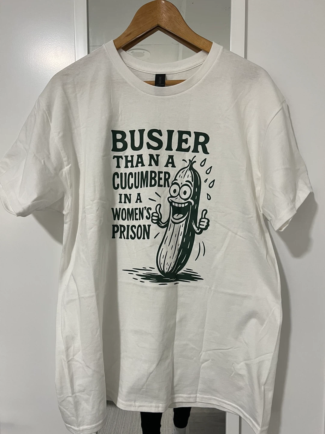 Gildan "Busier Than a Cucumber" T-Shirt Size L