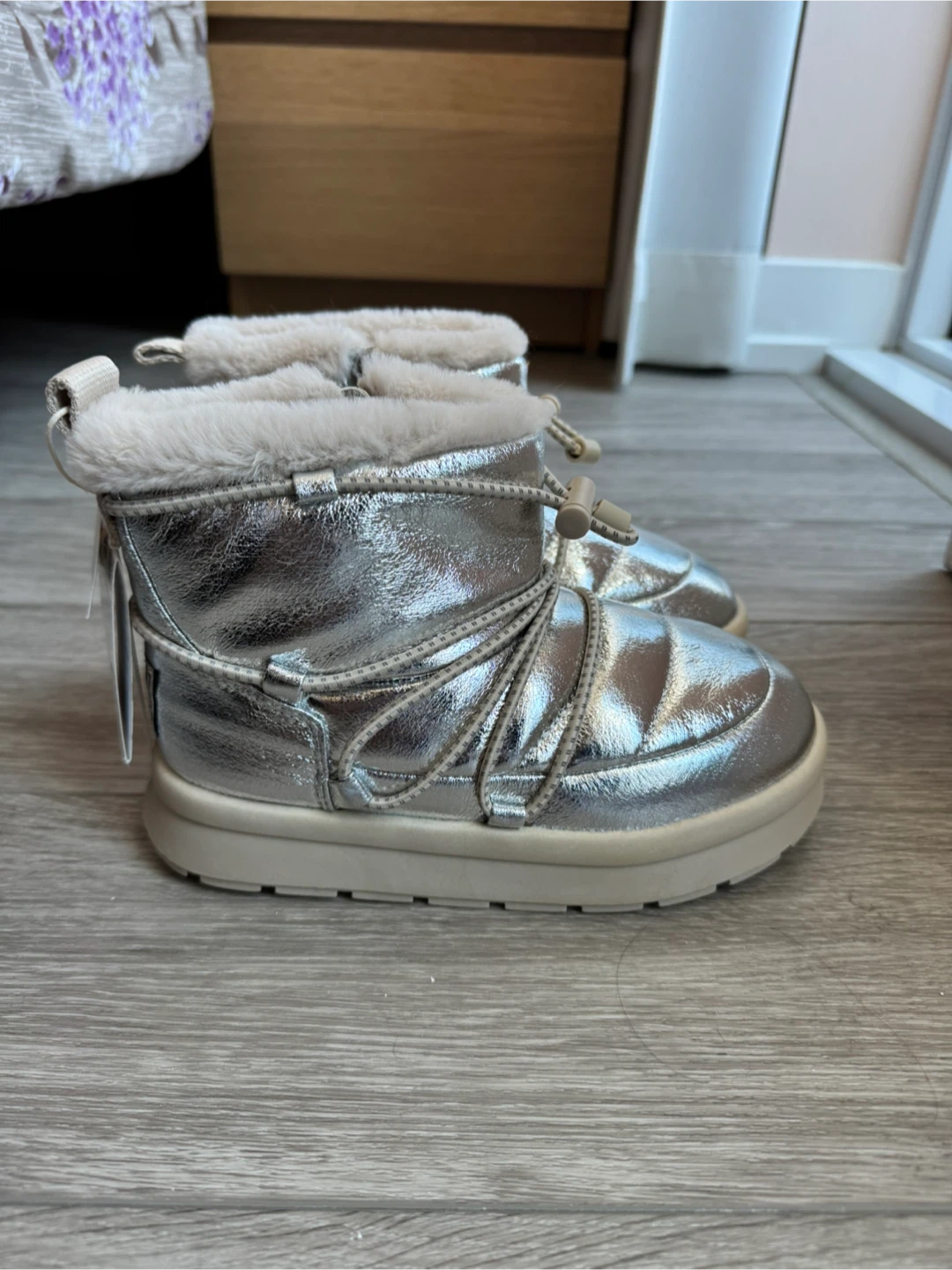 (Brand New✨) ZARA Girl’s Silver Puffer Winter Boots with Fur - photo 3