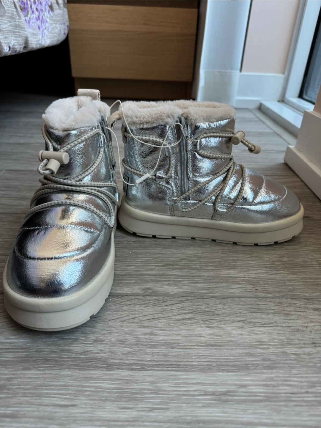 (Brand New✨) ZARA Girl’s Silver Puffer Winter Boots with Fur - photo 4
