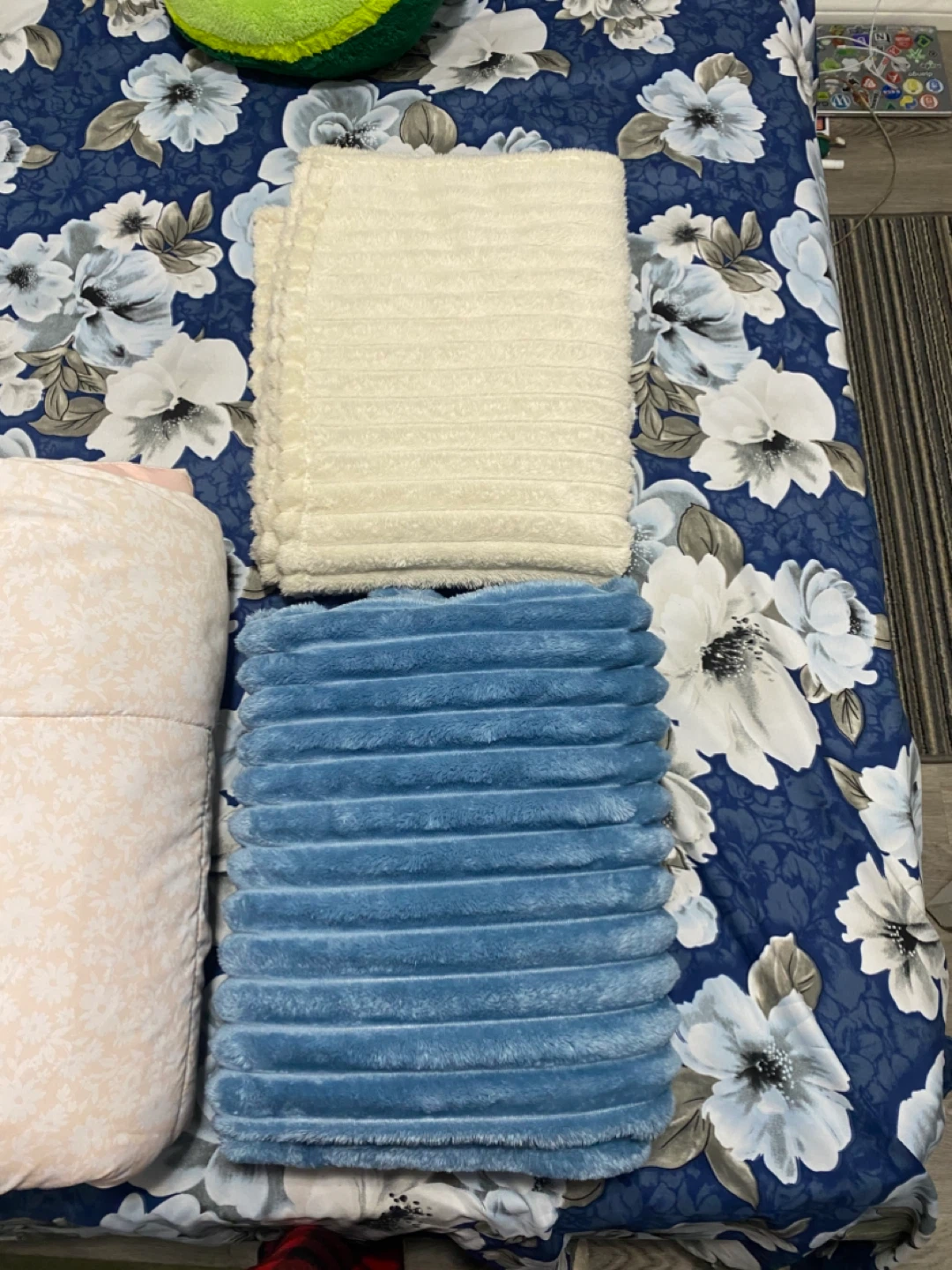 Comforter and Throw Blanket Set - photo 2