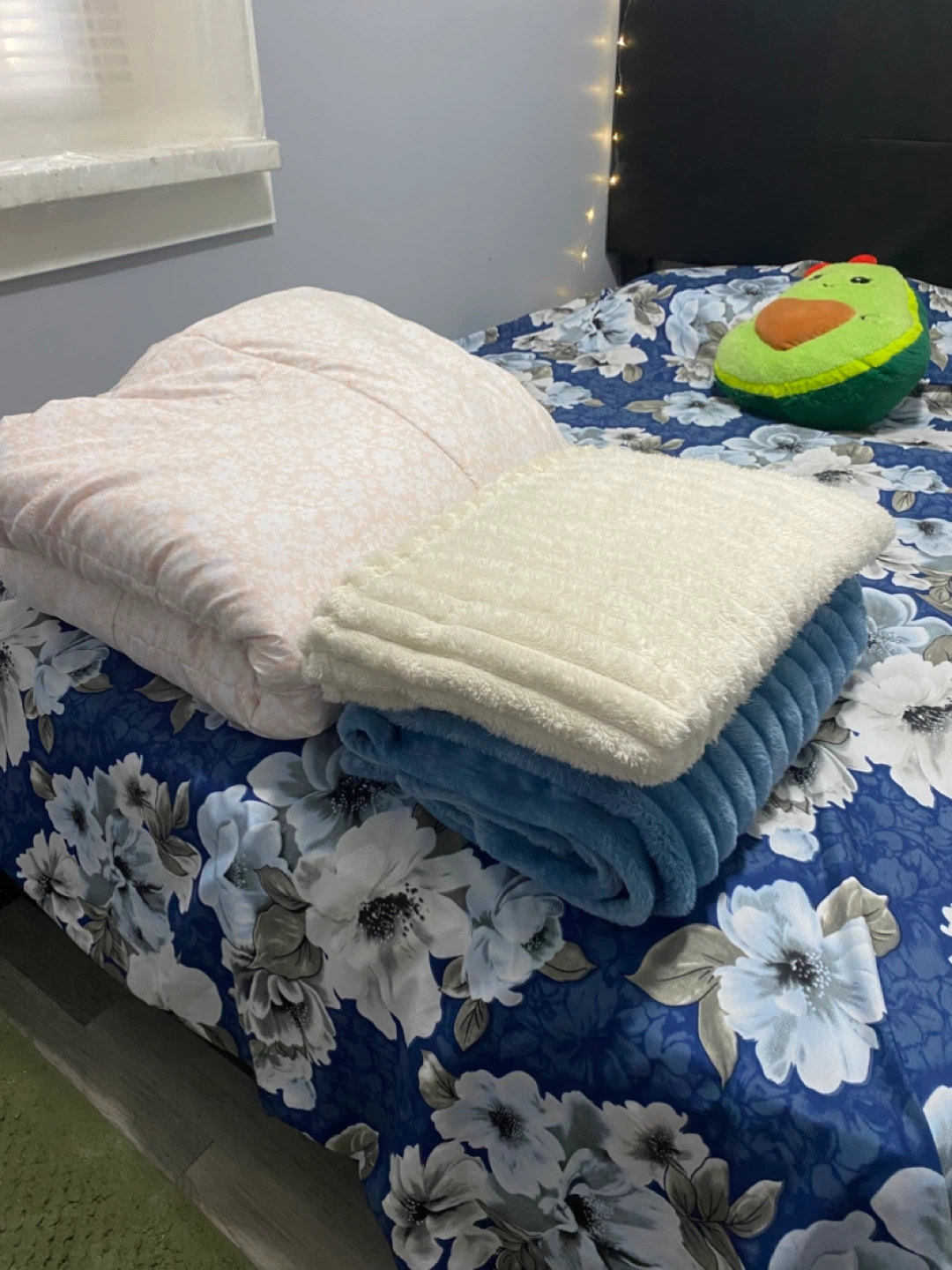 Comforter and Throw Blanket Set