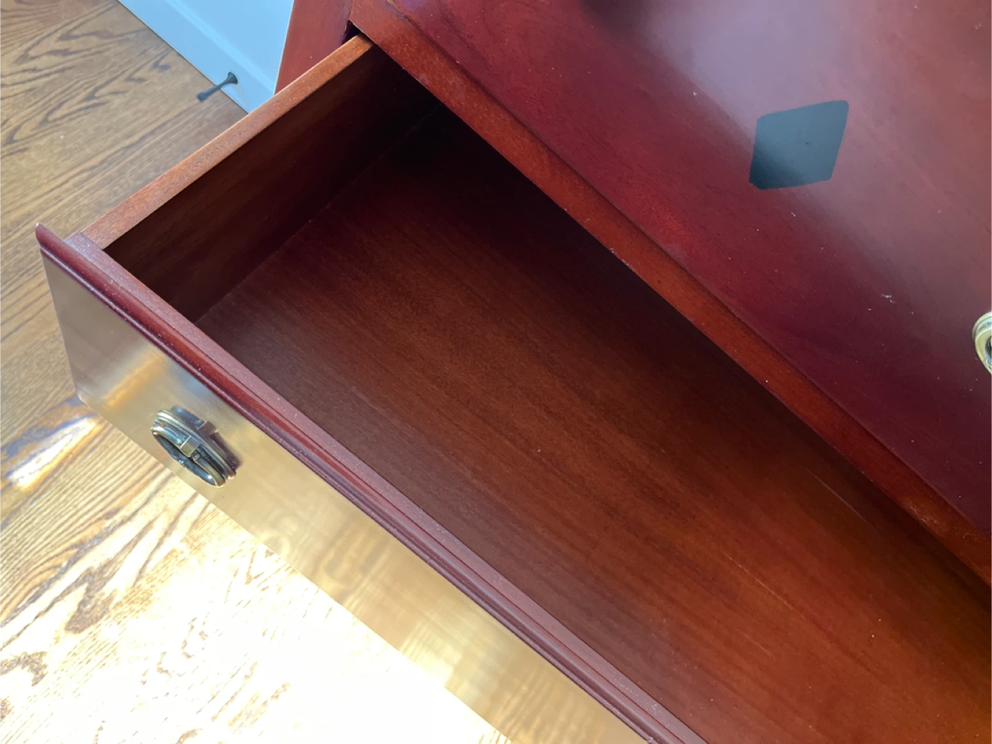 Mahogany Finish 5-Drawer Dresser - photo 3