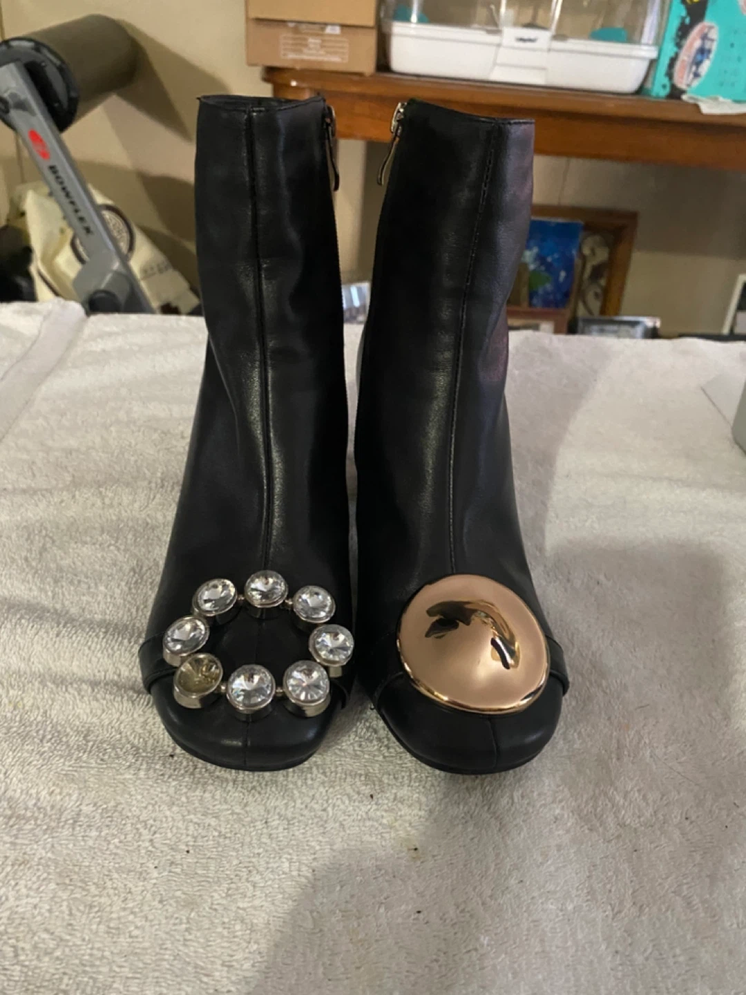 NEW 2” VERA CERIOA LEATHER BOOTS SIZE-5 - photo 3