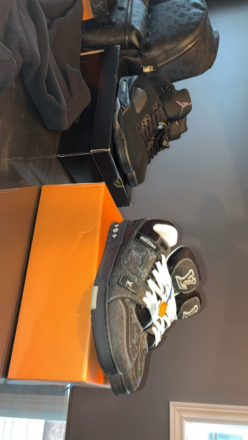Louis Vuitton Sneakers - photo 2