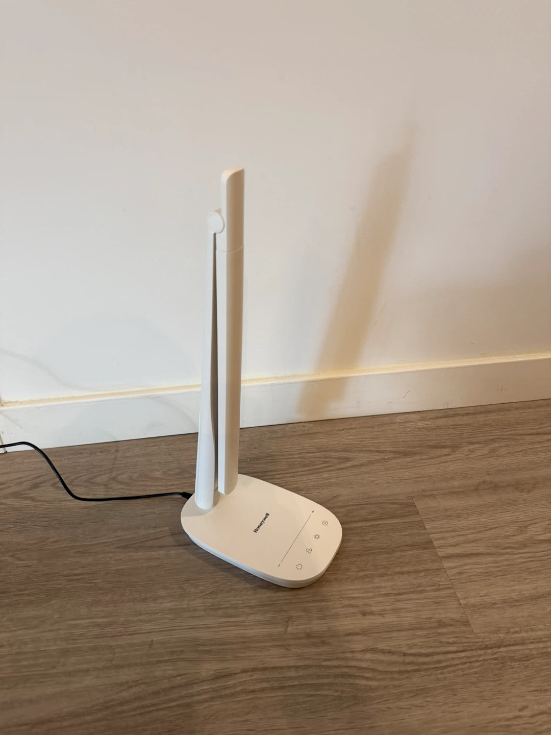 White Honeywell LED Desk Lamp - photo 5