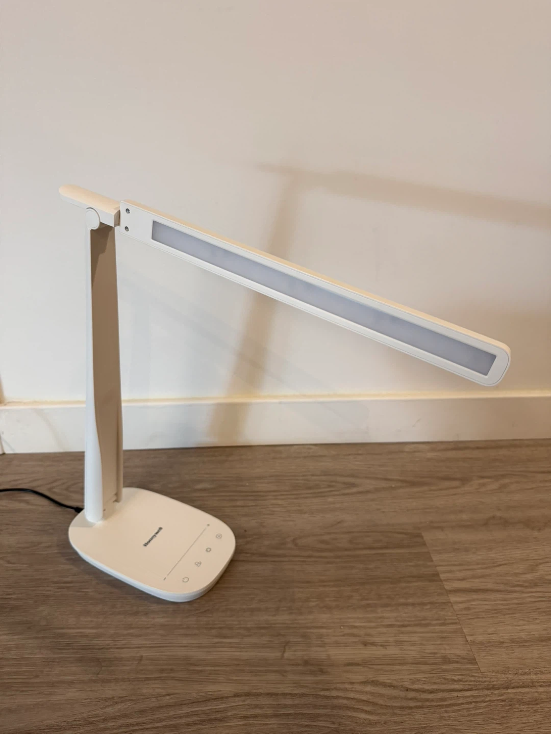 White Honeywell LED Desk Lamp - photo 4