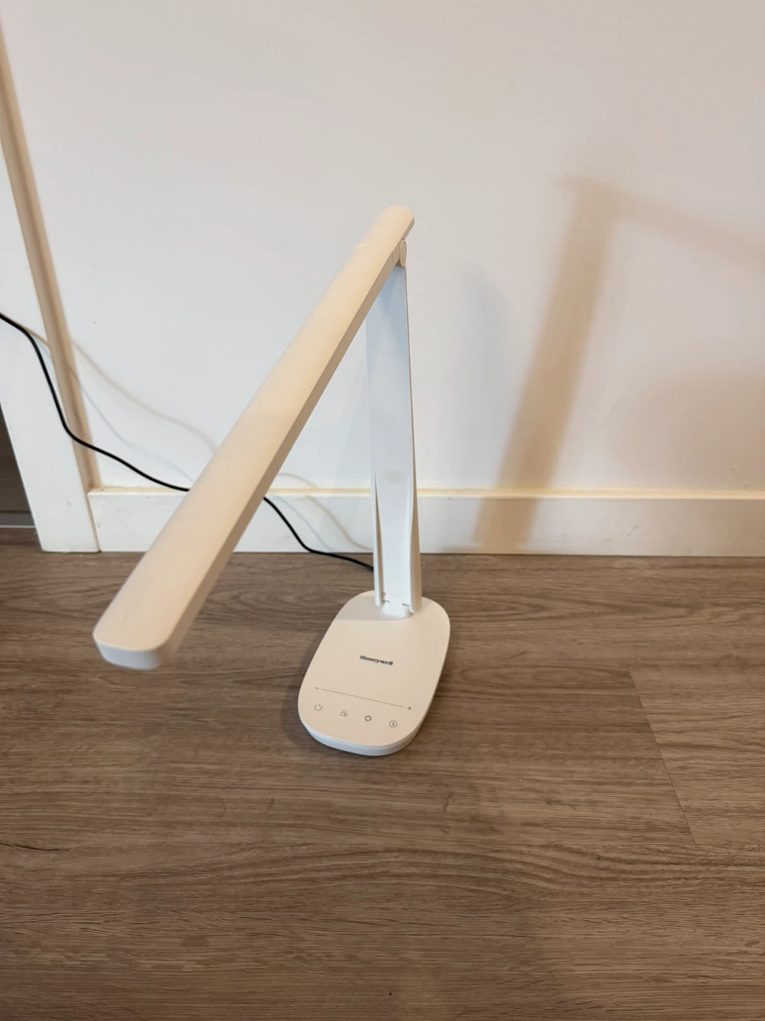 White Honeywell LED Desk Lamp - photo 2