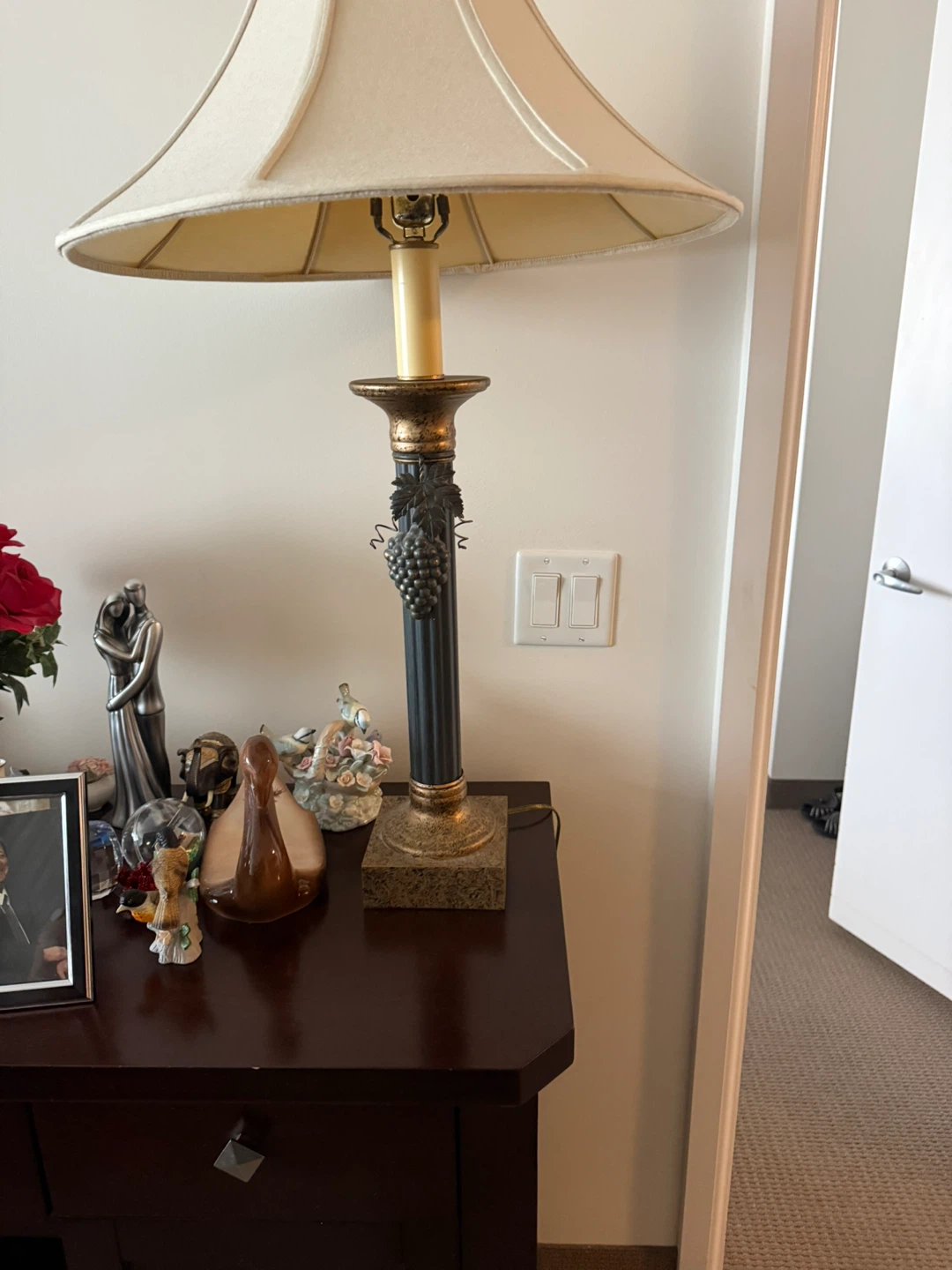 Decorative Table Lamp with Grapevine Accent - photo 2