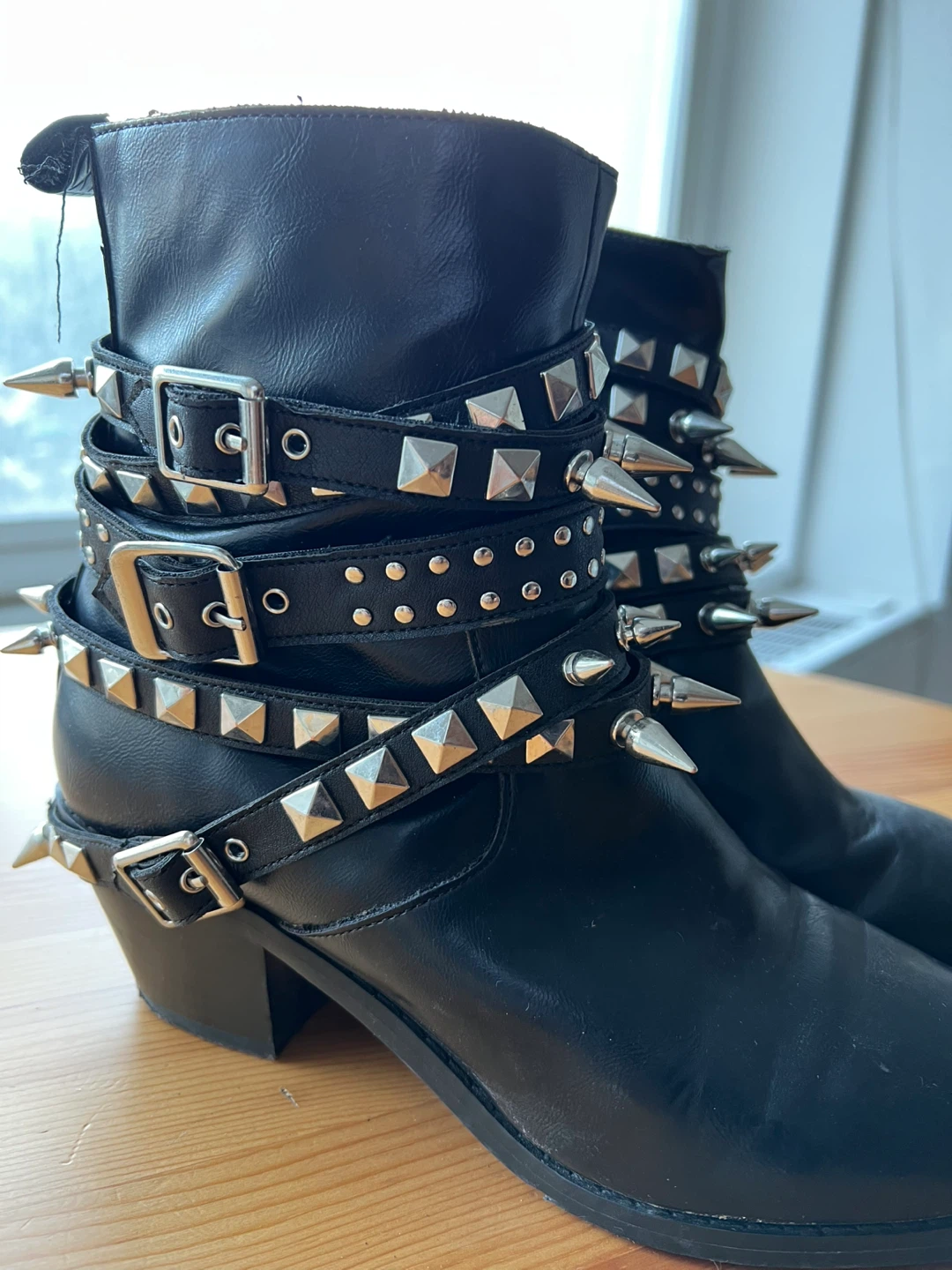 SIZE 8 - KILLSTAR STUDDED BOOTS - Spring Cleaning SALE ✈️ - photo 2