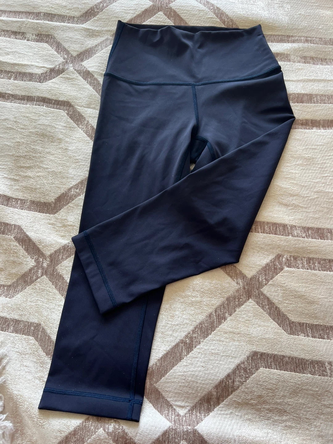 Lululemon high rise 17” Align crop