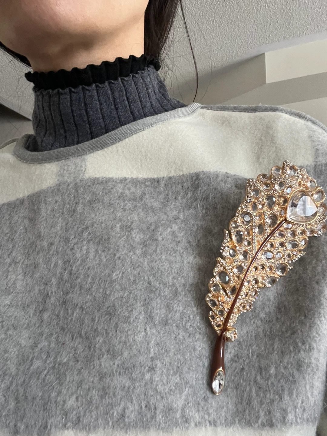 Feather Brooch with Heart-Shaped Crystal - photo 5