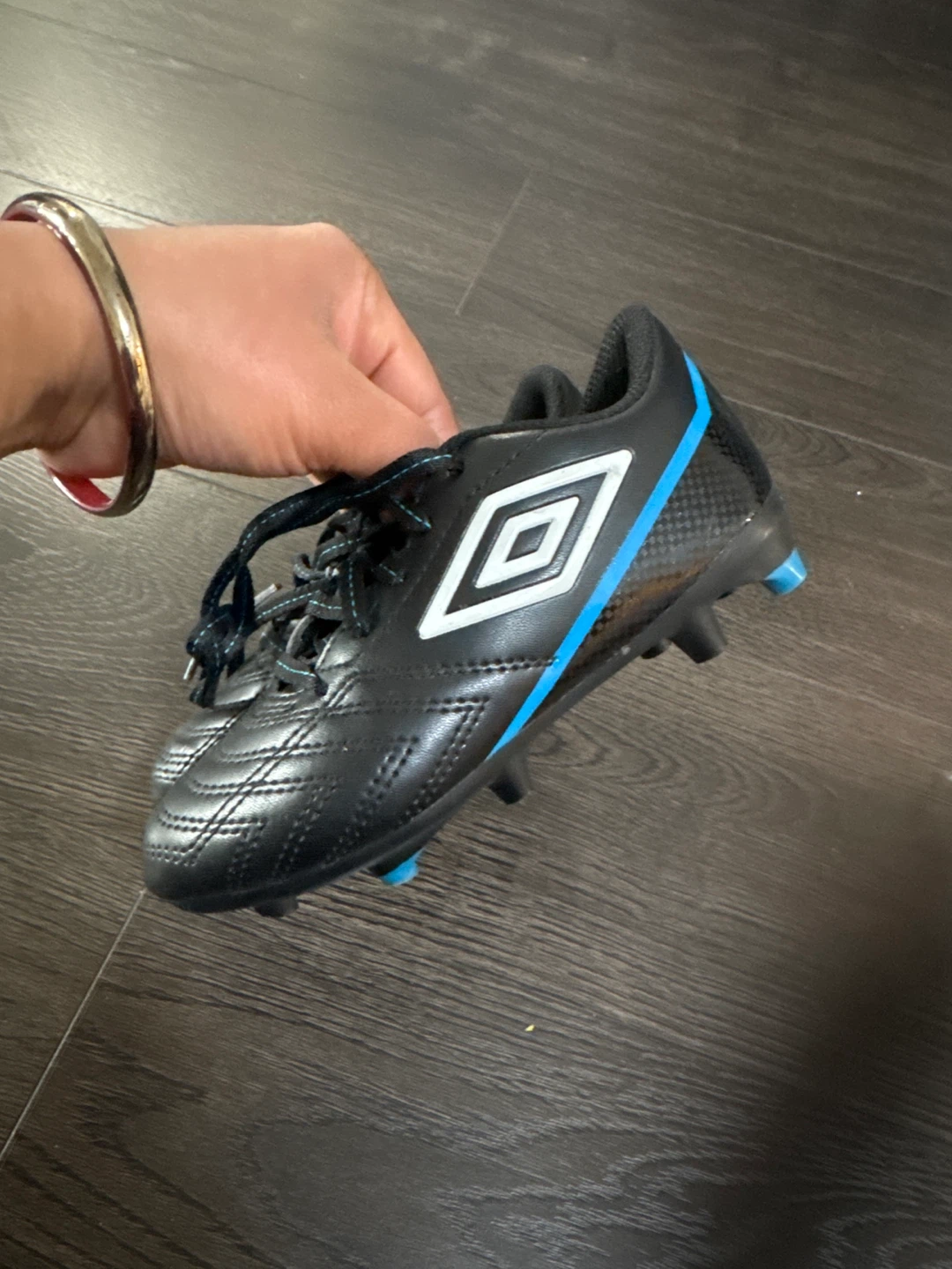 Umbro Soccer Cleats with Pink Shin Guards - photo 4