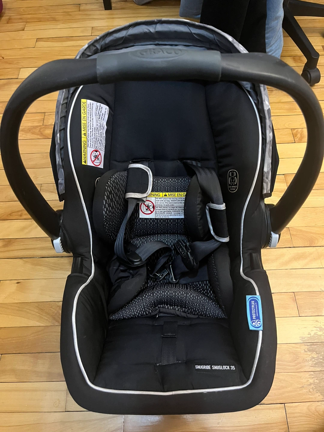 GRACO car seat with two car bases