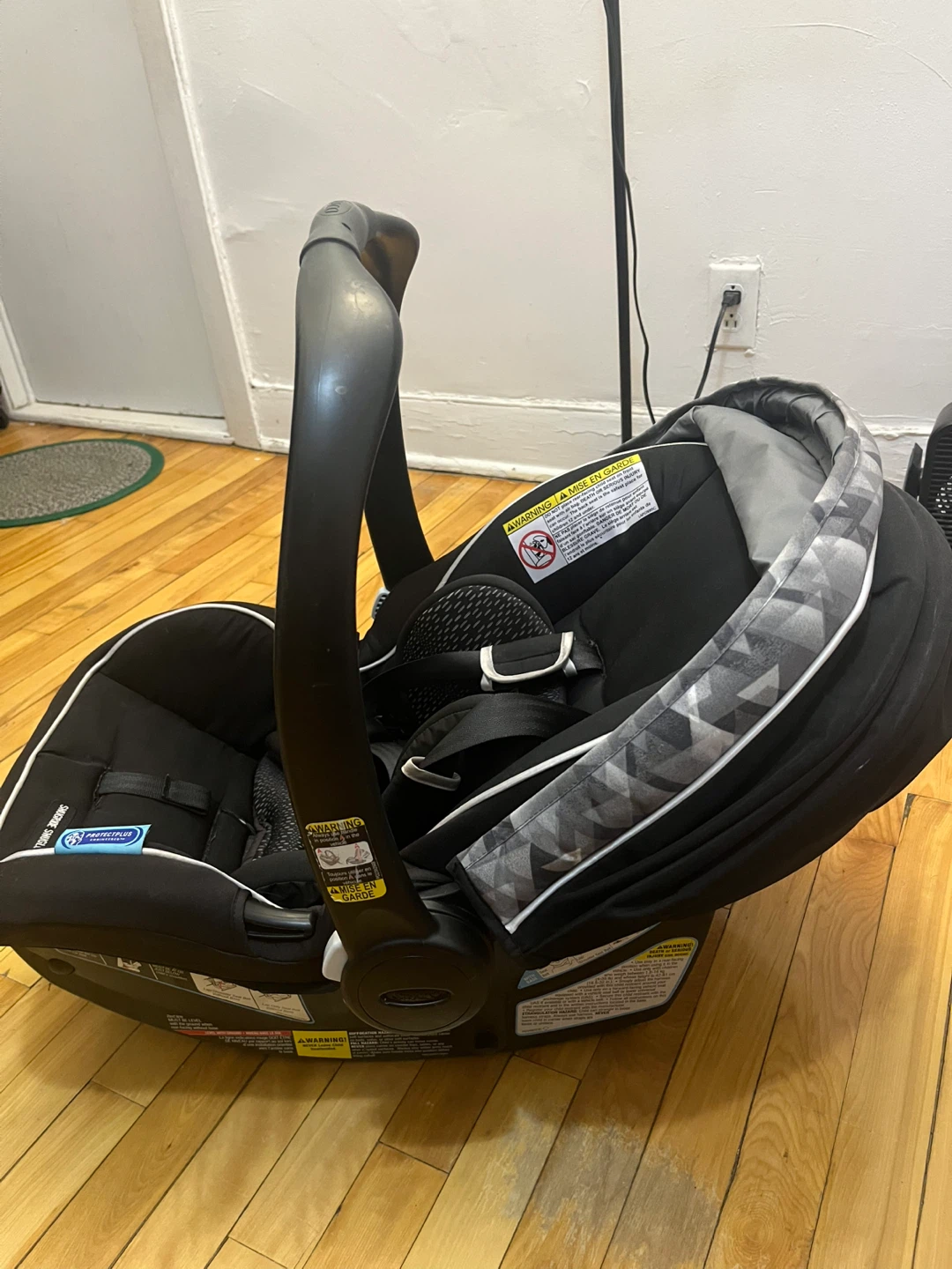 GRACO car seat with two car bases - photo 2