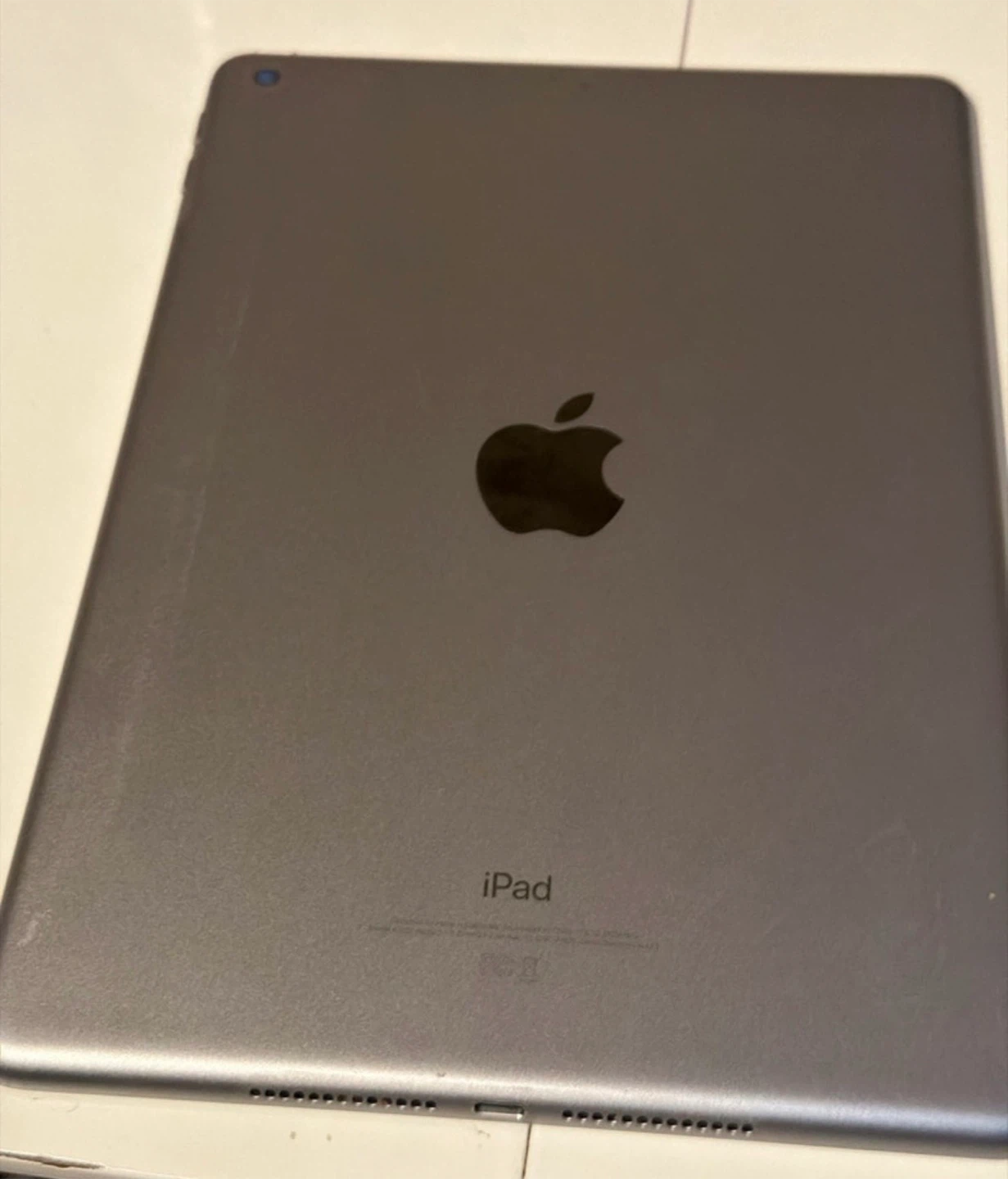 Apple iPad (5th Generation) - 32GB - Space Gray
