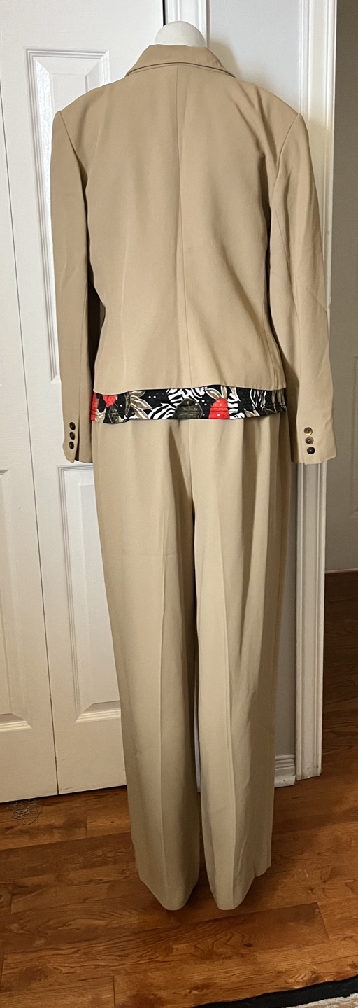Linda Allard Ellen Tracy Tan Two-Piece Suit Size 12 - photo 4