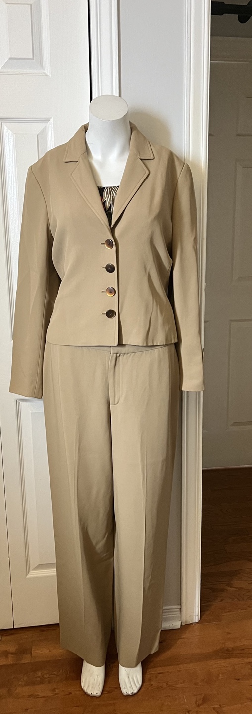 Linda Allard Ellen Tracy Tan Two-Piece Suit Size 12 - photo 2
