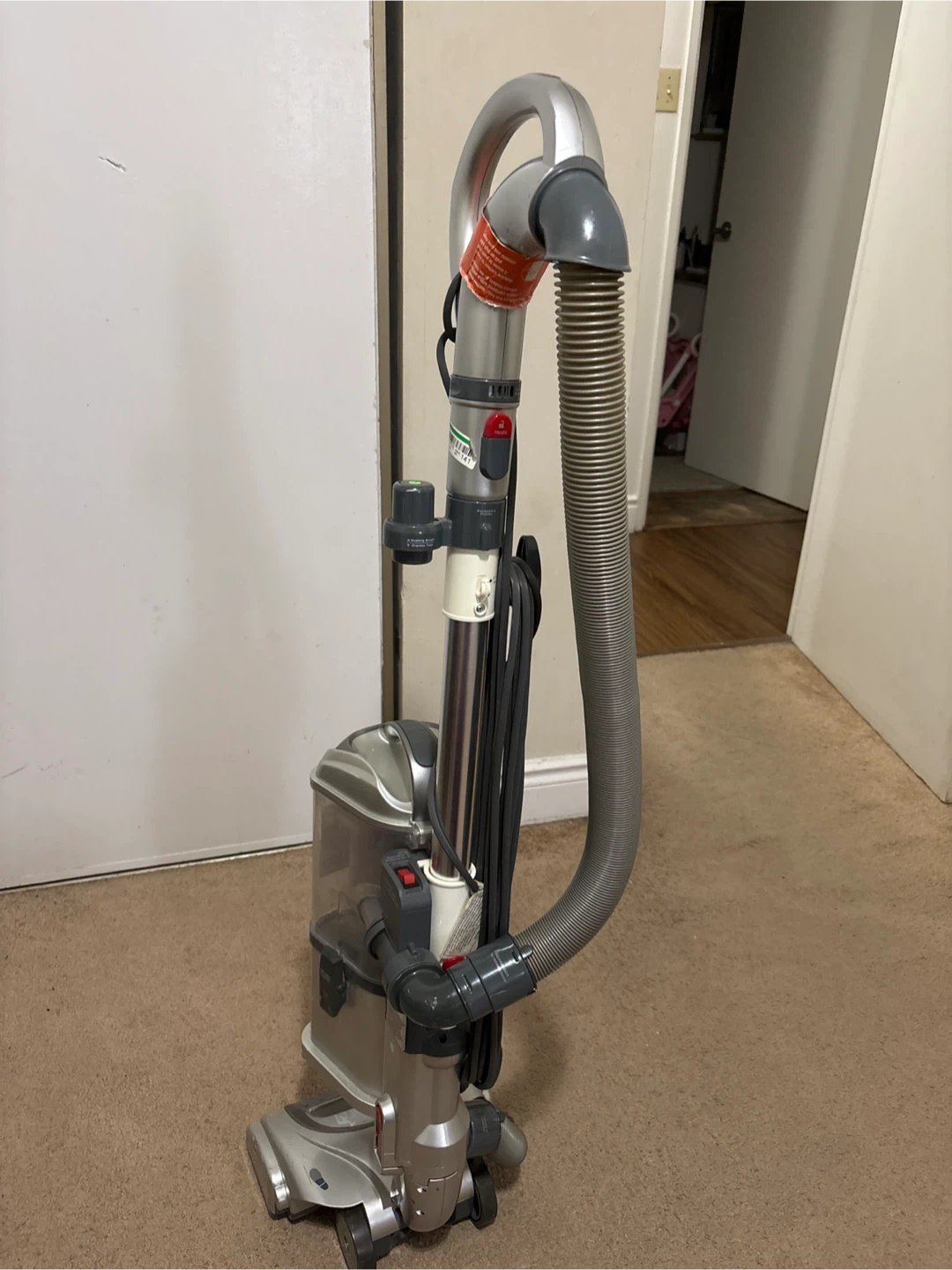 Shark Lift-Away Deluxe Vacuum Cleaner - photo 4