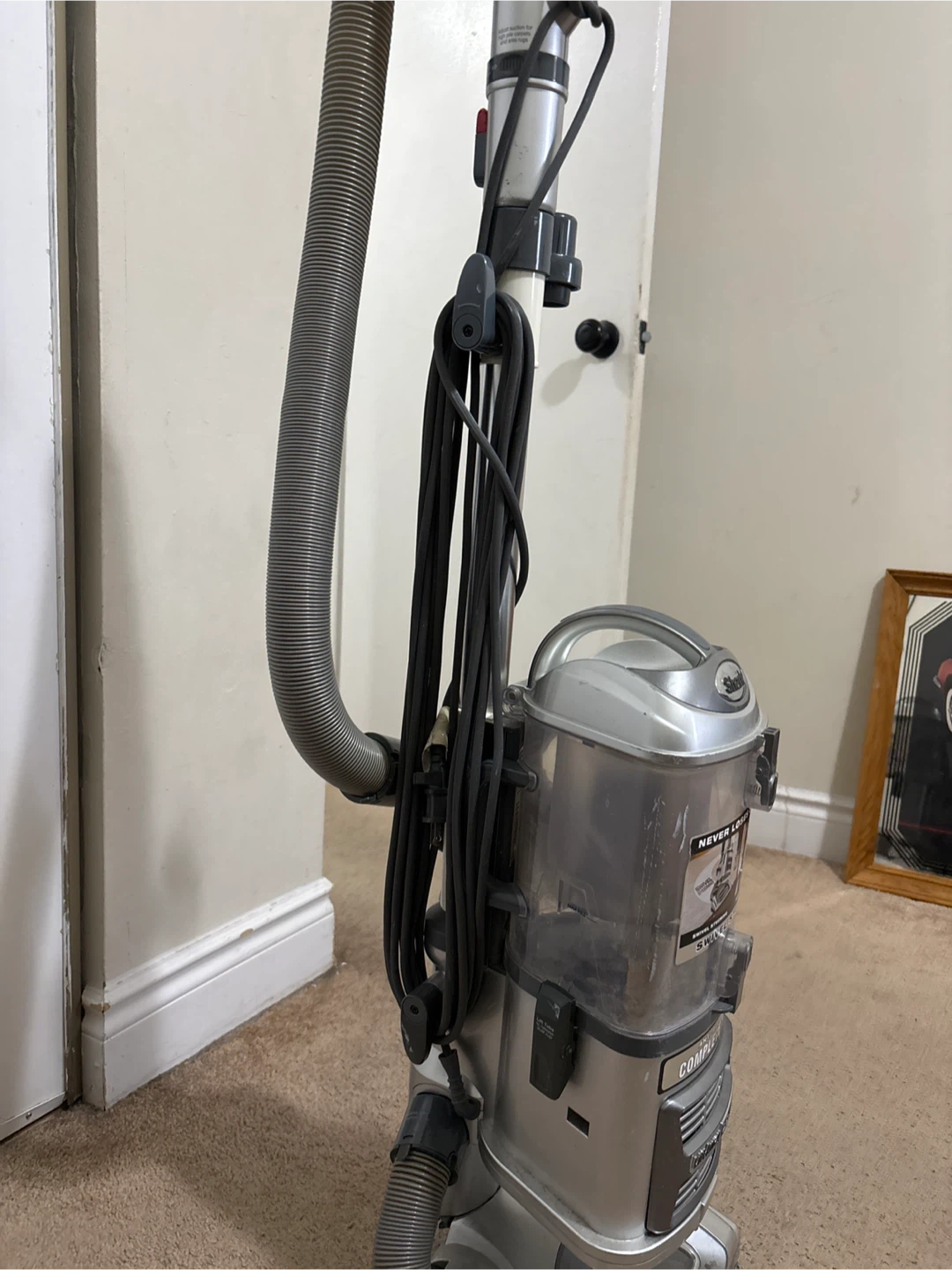 Shark Lift-Away Deluxe Vacuum Cleaner - photo 2