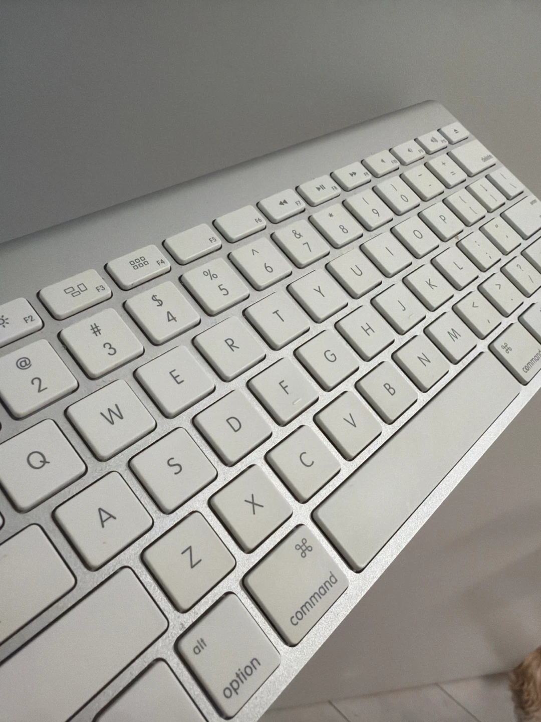 Apple Magic Keyboard A1314 battery charge - photo 2
