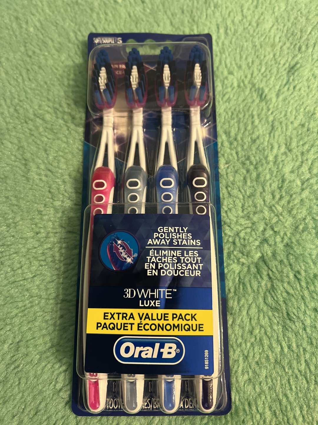 Sealed-Oral-B 3D White Luxe Toothbrushes - 4 Pack