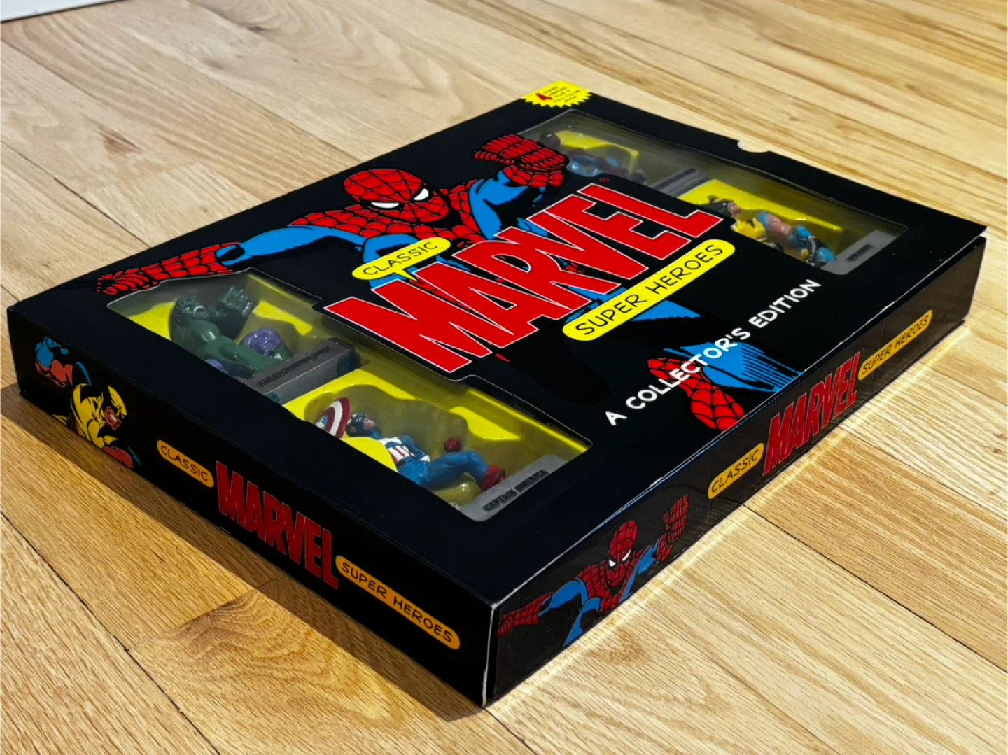 Marvel Super Heroes Collector's Edition Book &Figurine set - photo 5