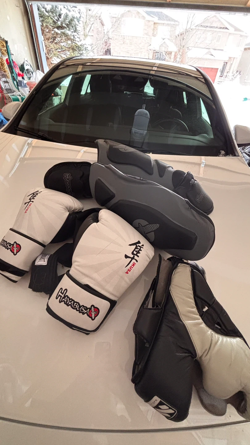 Hayabusa Boxing Gloves 16 oz, shine guards, and face guards - photo 3