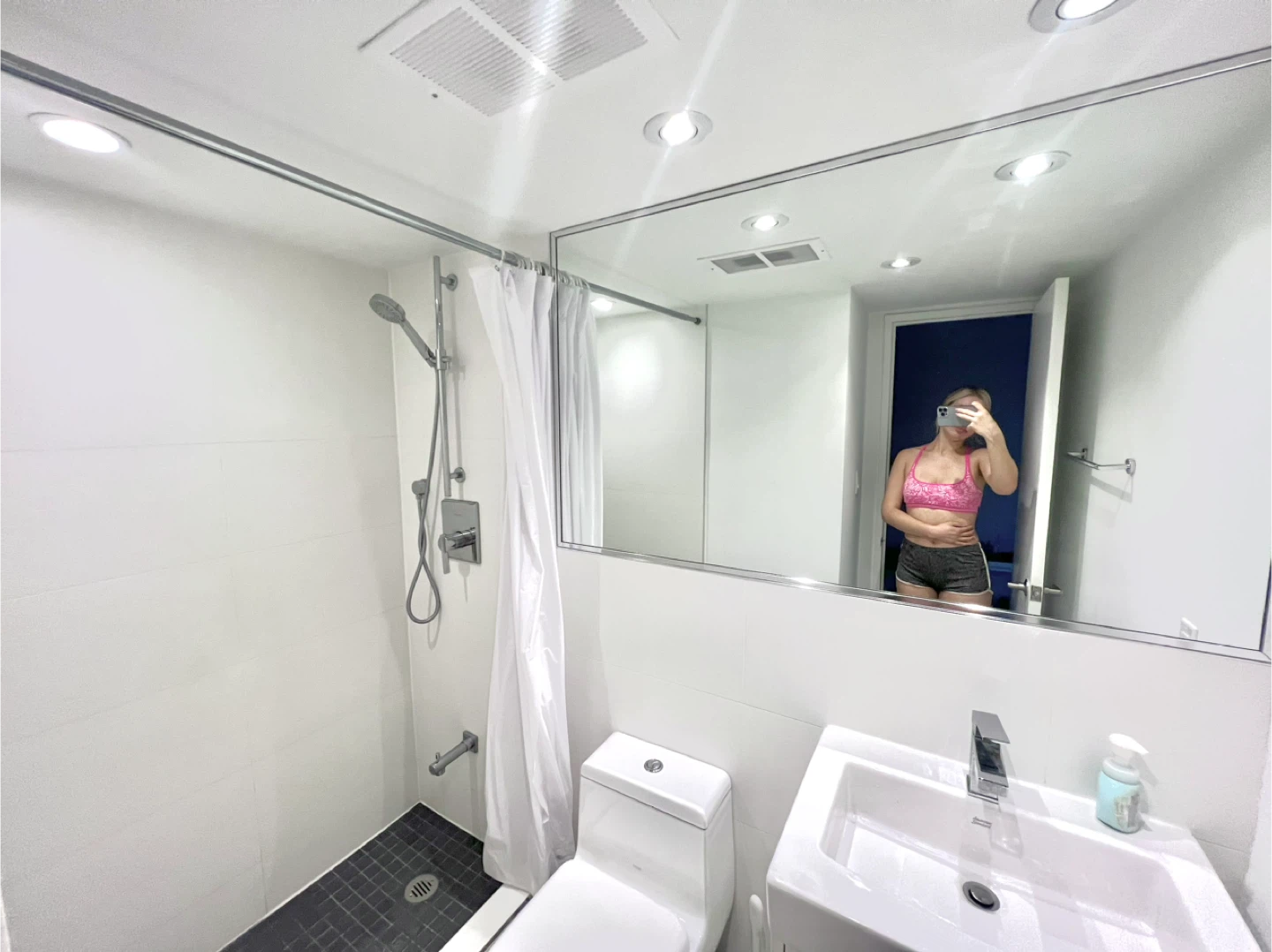 Toronto Studio for Sublet 3 month - photo 3