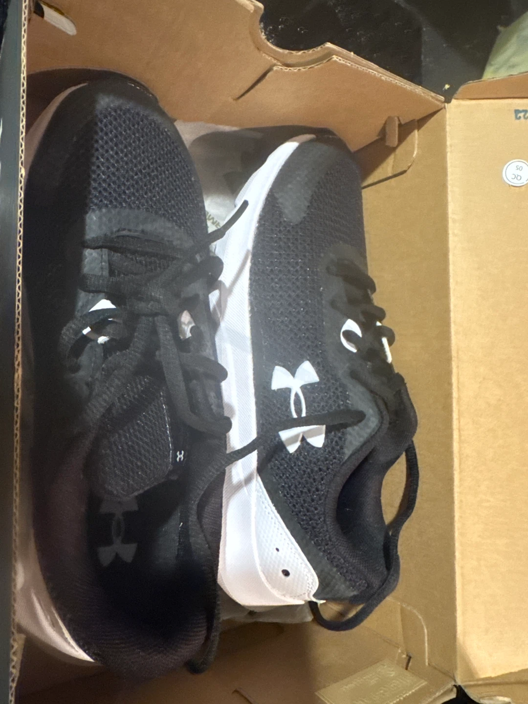 Under Armour Running Shoes - Black - Size 5.5Y - photo 2
