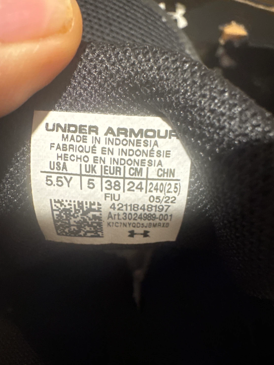 Under Armour Running Shoes - Black - Size 5.5Y - photo 3
