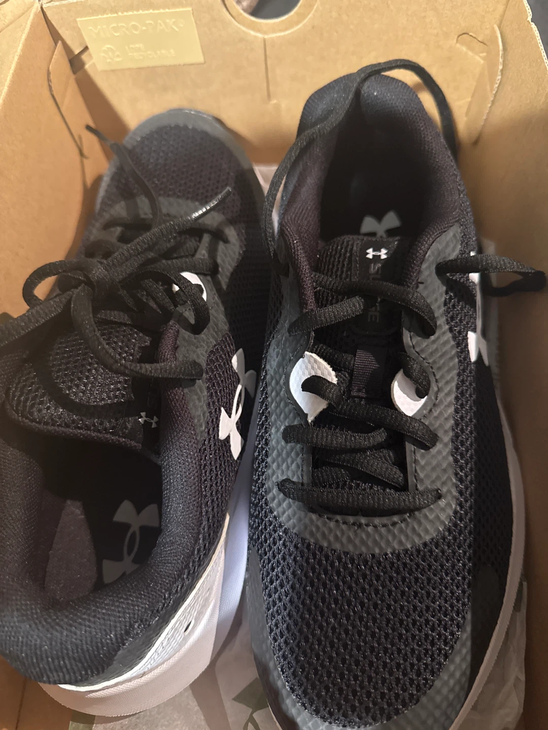 Under Armour Running Shoes - Black - Size 5.5Y - photo 5
