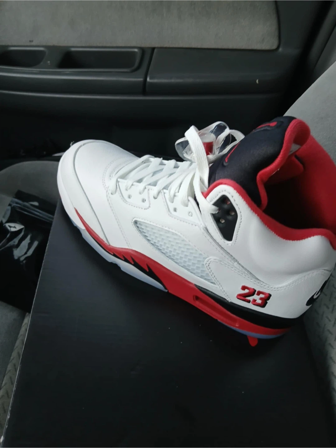 Air Jordan 5 Retro "Alternate Grape" - photo 2