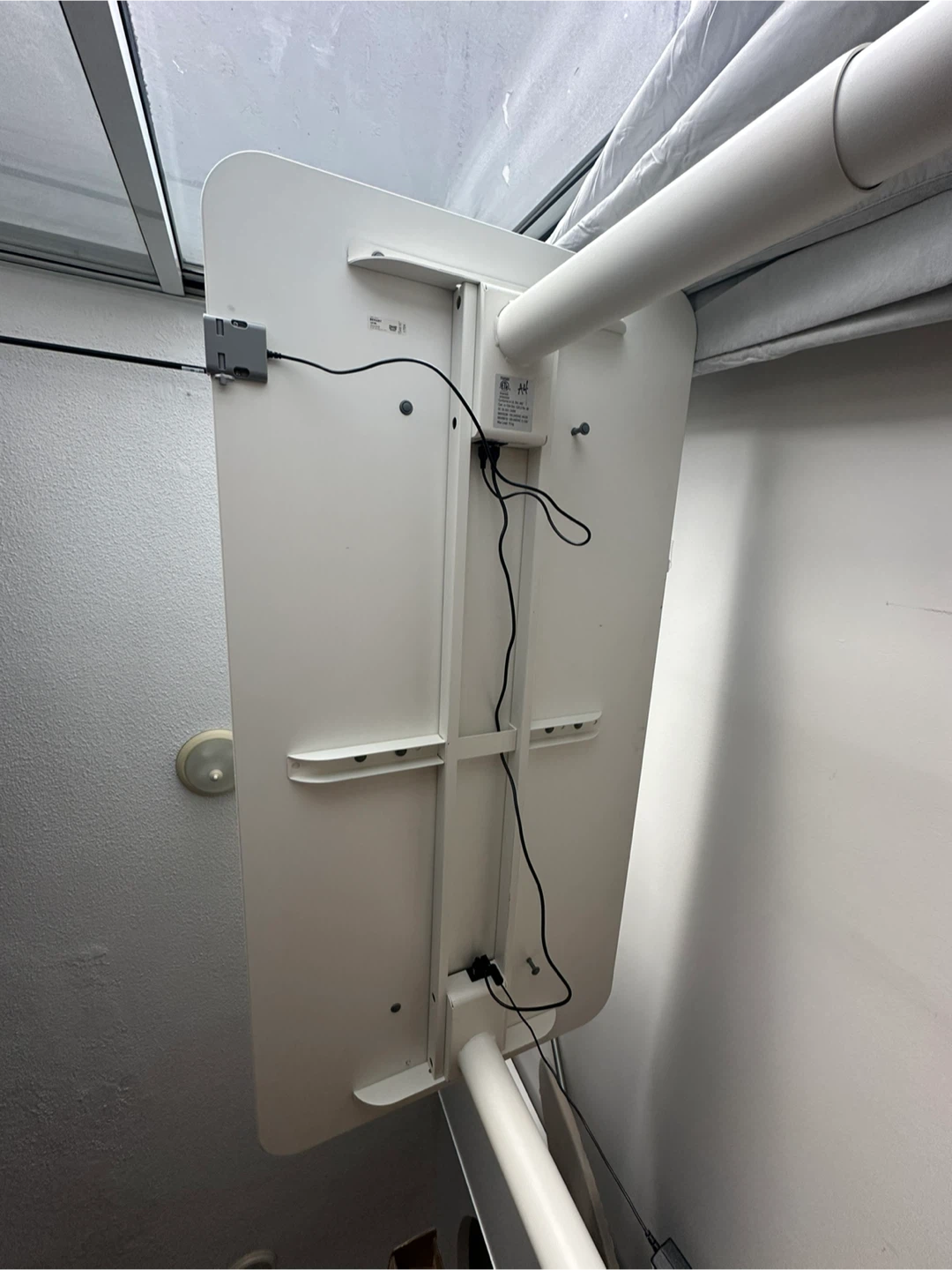 IKEA BEKANT Standing Desk - White - photo 4