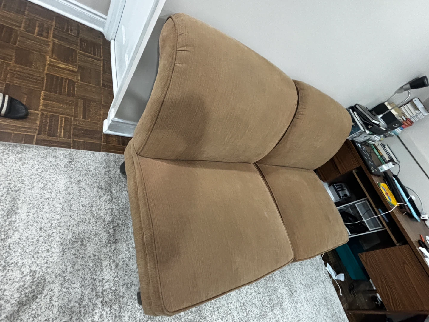 Brown fabric accent chair - photo 3