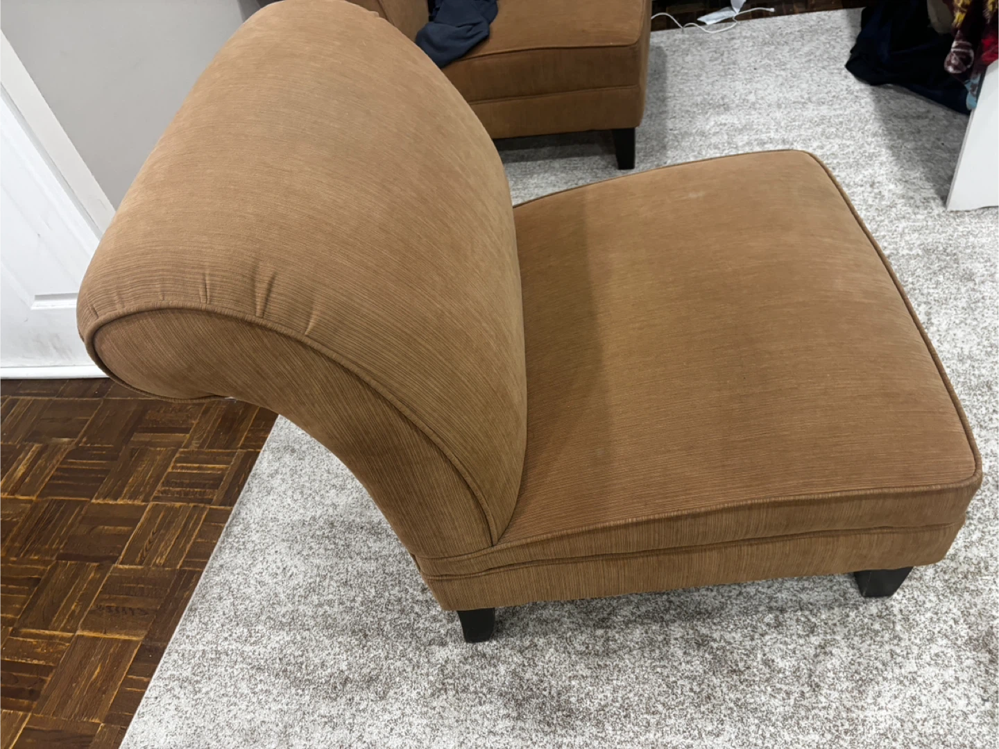 Brown fabric accent chair - photo 4