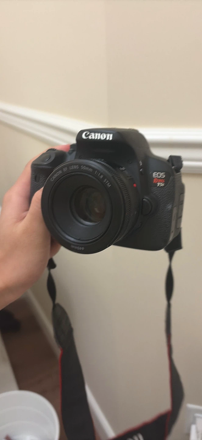 FLASH SALE Canon EOS Rebel T5i DSLR 50mm f/1.8 Lens