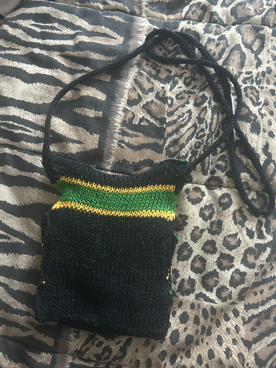 Knit crossbody bag with Jamaican colours - photo 2