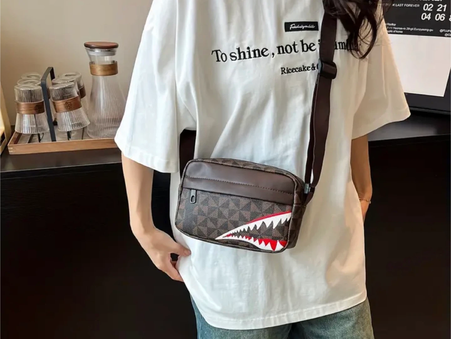New ! Brown Monogram Shark Face Crossbody Bag - photo 3