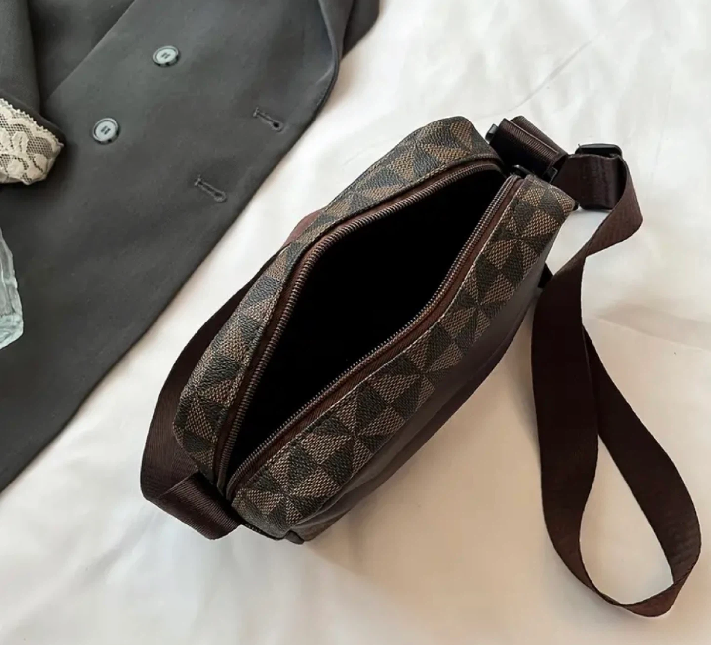 New ! Brown Monogram Shark Face Crossbody Bag - photo 2