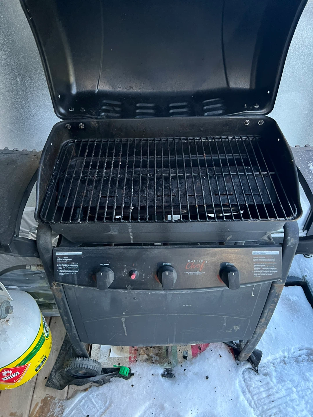 Master Chef 3-Burner Propane BBQ - photo 2