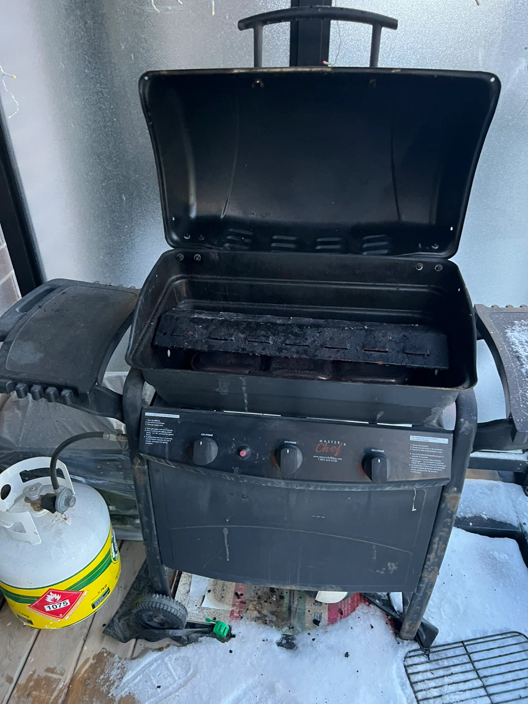 Master Chef 3-Burner Propane BBQ - photo 3