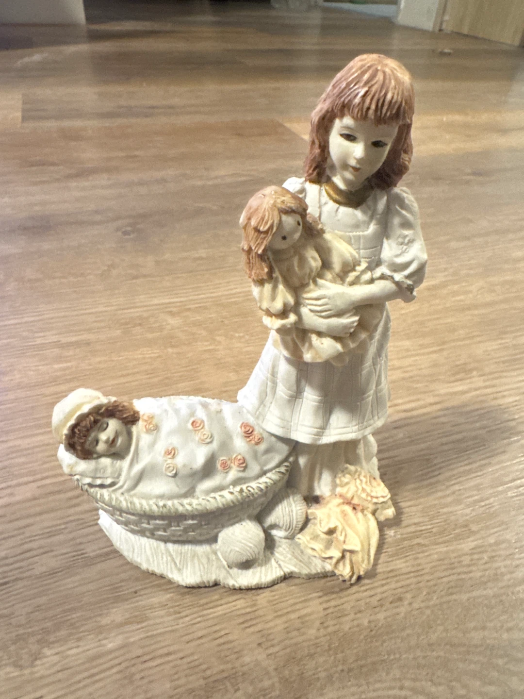 Vintage Giuseppe Armani Capodimonte porcelain figurine 6”