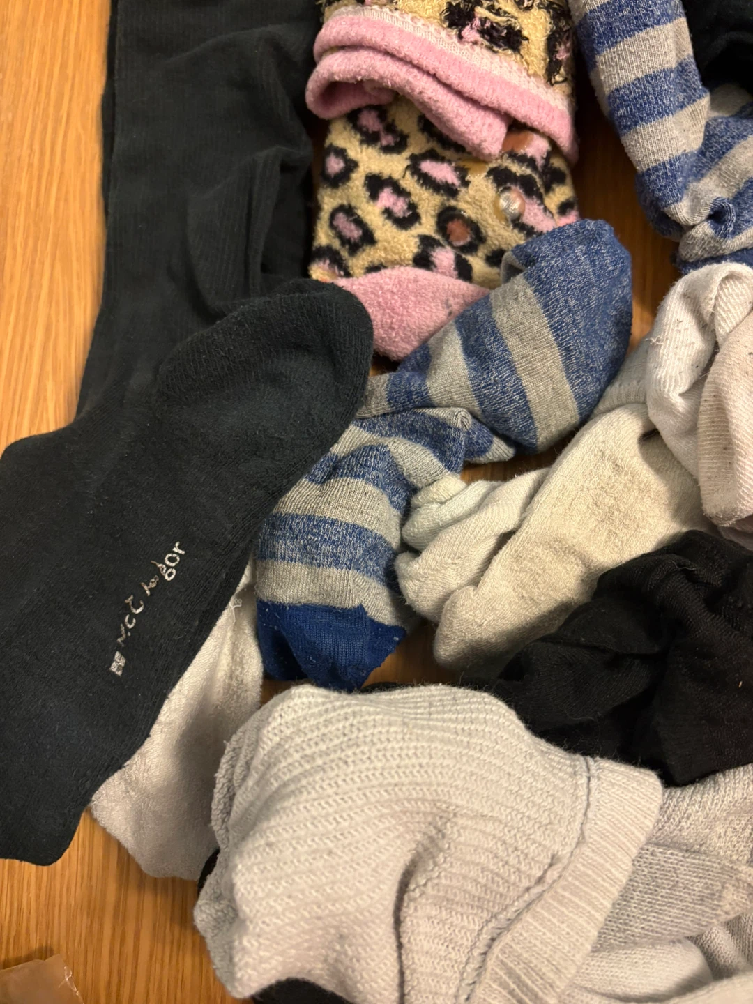 🆓Bundle of Assorted used women’s & men’s Socks - photo 2