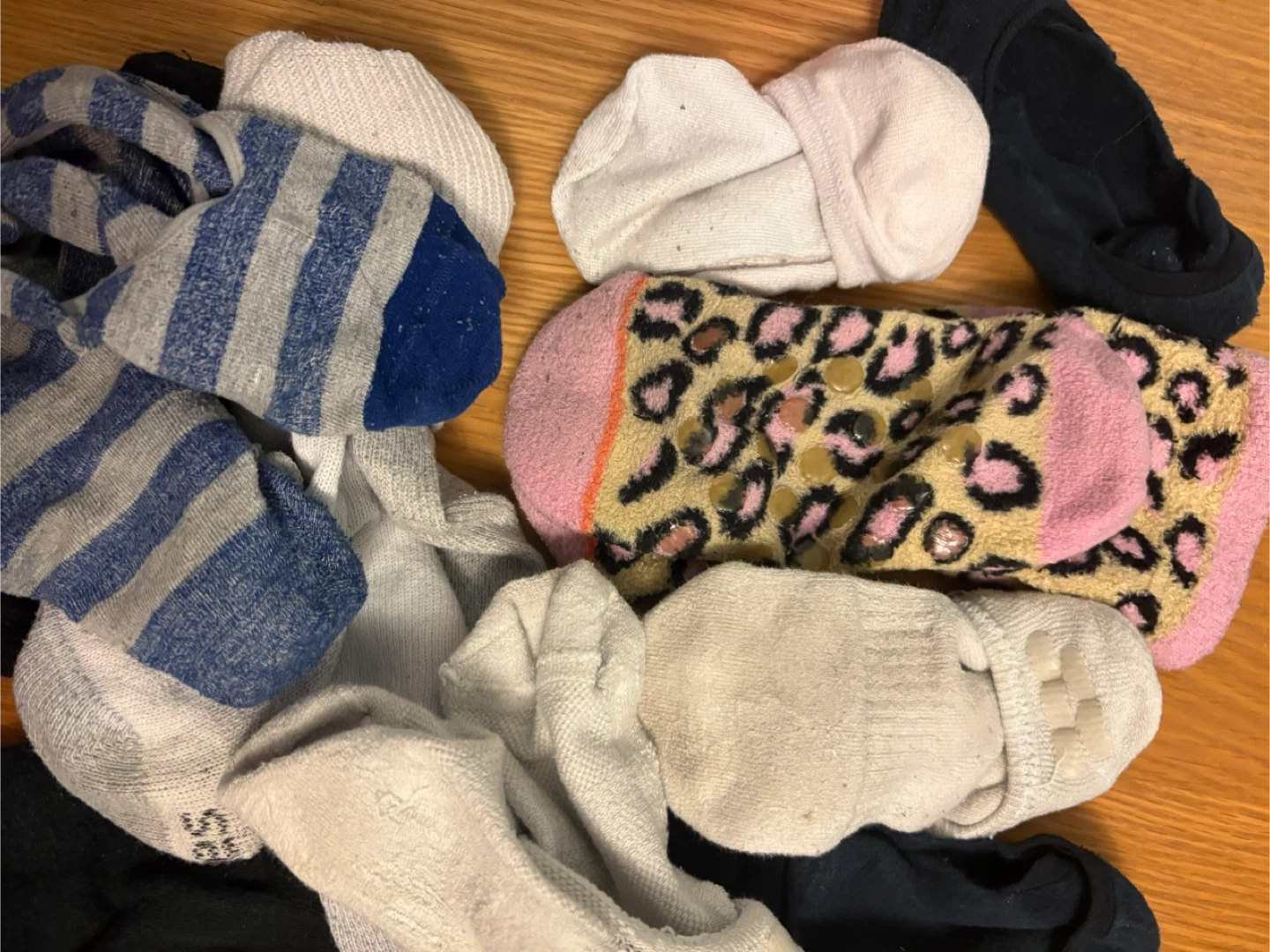 🆓Bundle of Assorted used women’s & men’s Socks - photo 4