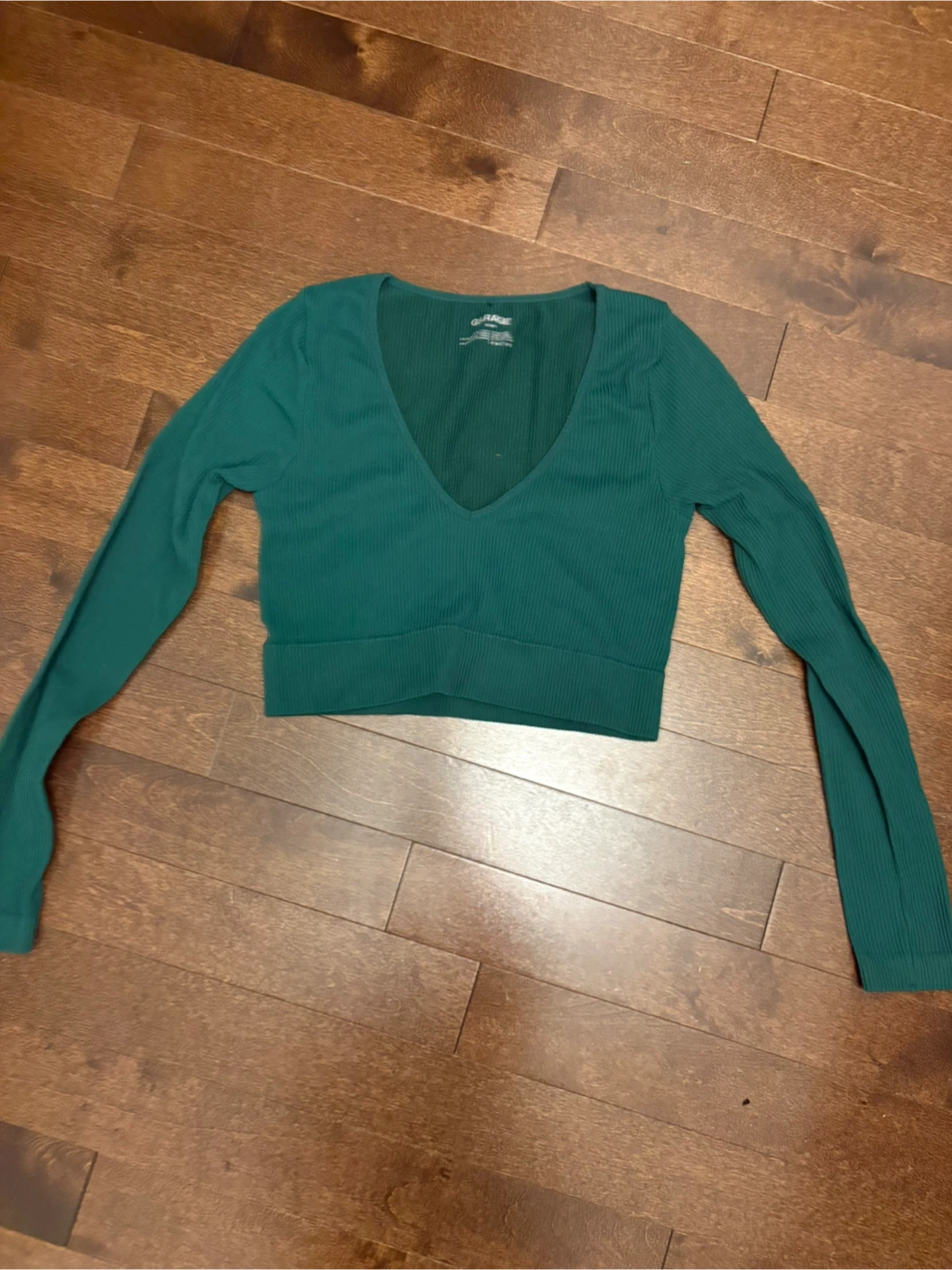 GARAGE Ribbed V-Neck Long Sleeve Crop Top M/P