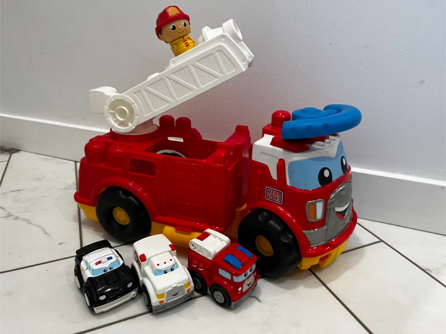 Mega Bloks Fire Truck with Small Vehicles - photo 2