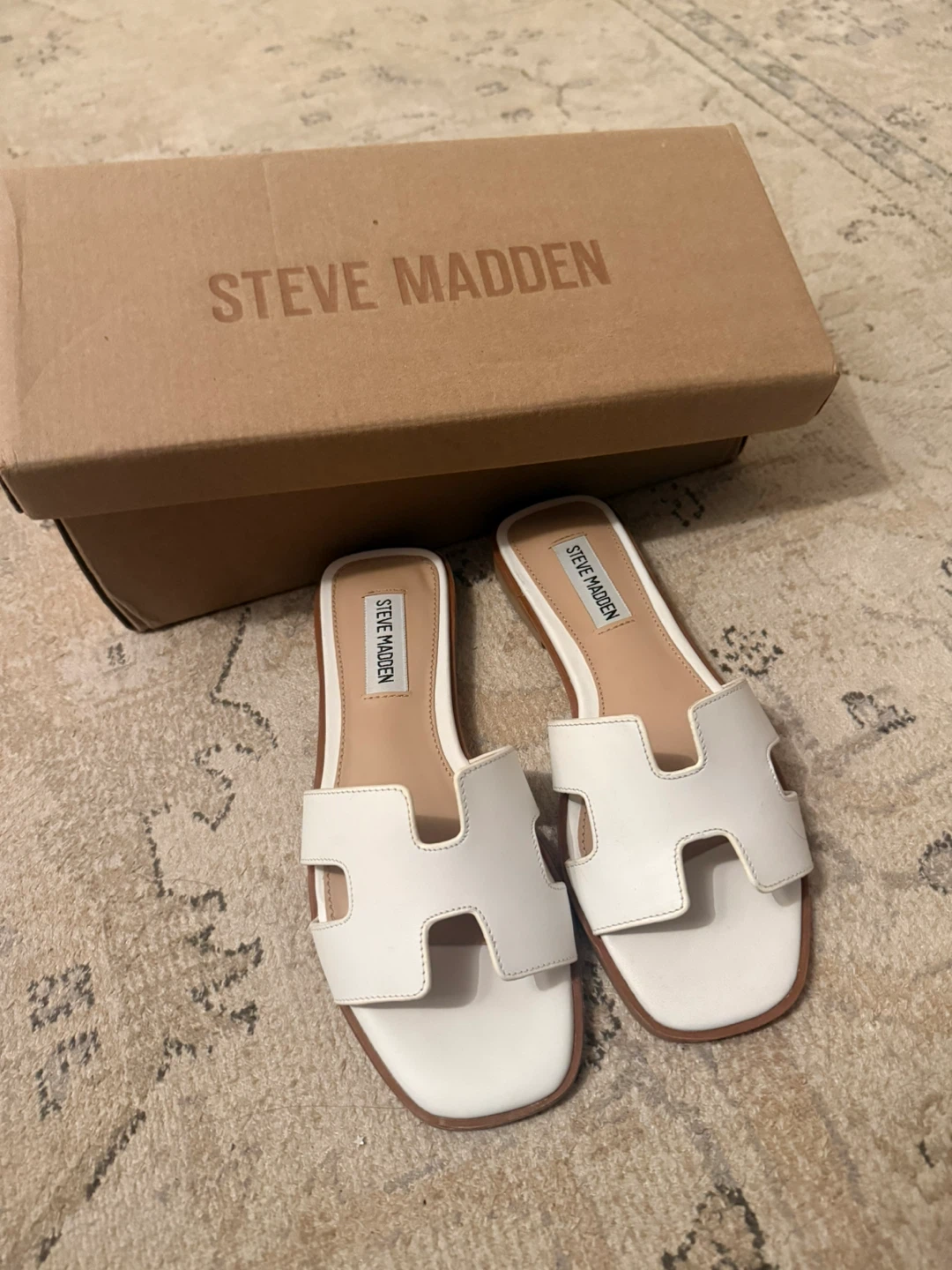 Brand new! Steve Madden White Flat Slides - Size 5.5