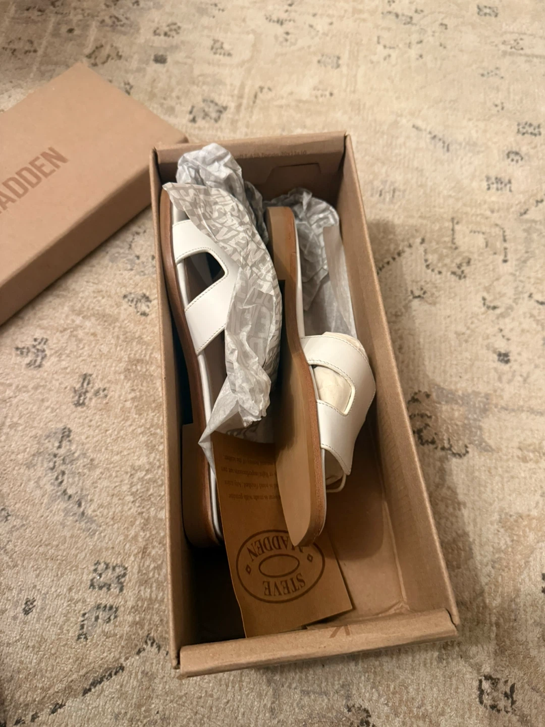 Brand new! Steve Madden White Flat Slides - Size 5.5 - photo 4