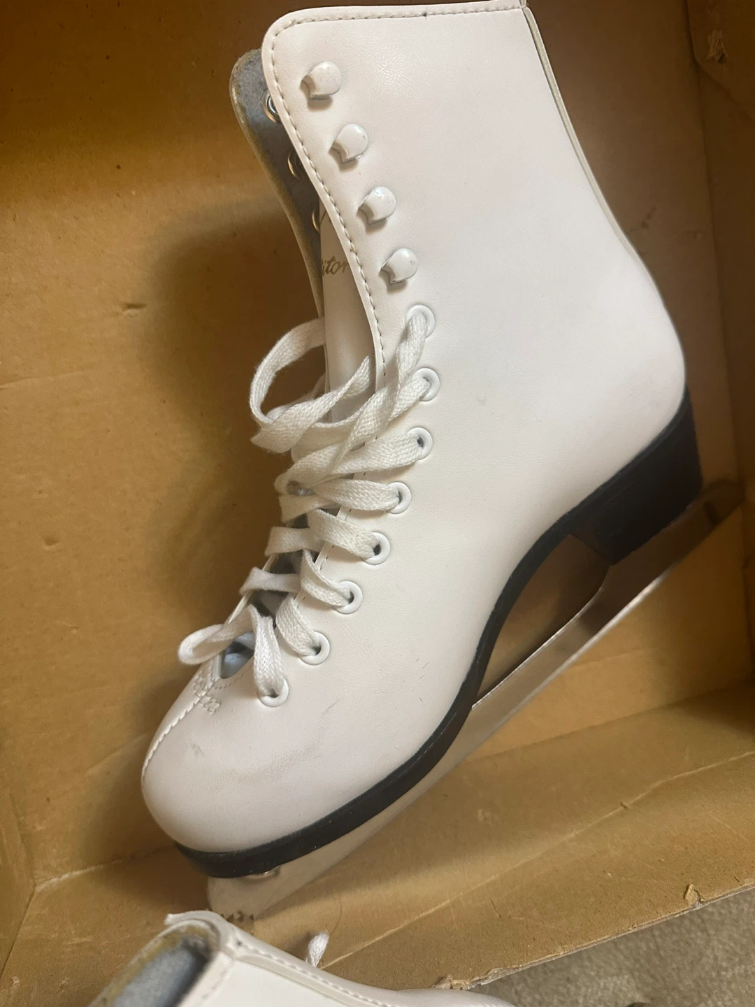 CCM White Figure Skates - photo 3